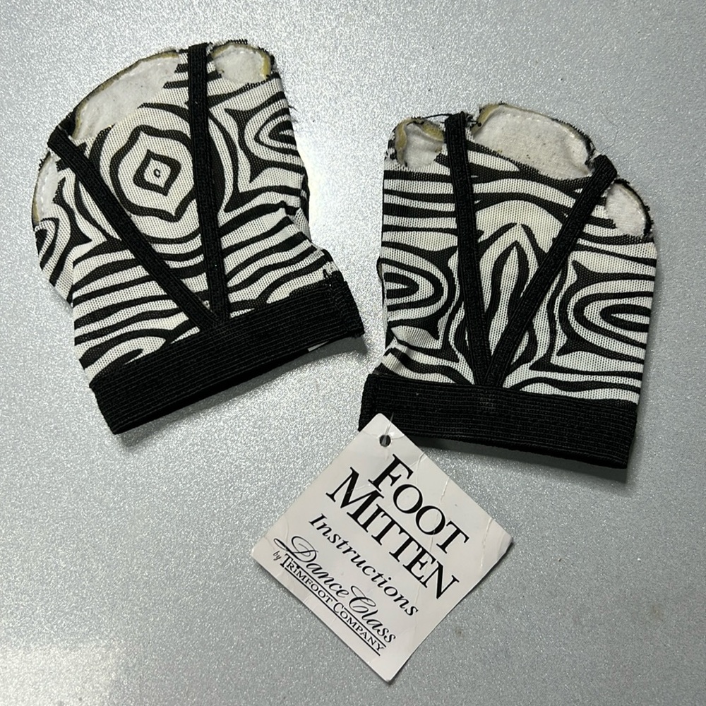 Foot Mitten Dance Paws Lyrical/Modern Half Sole Ballet Shoes A/S New